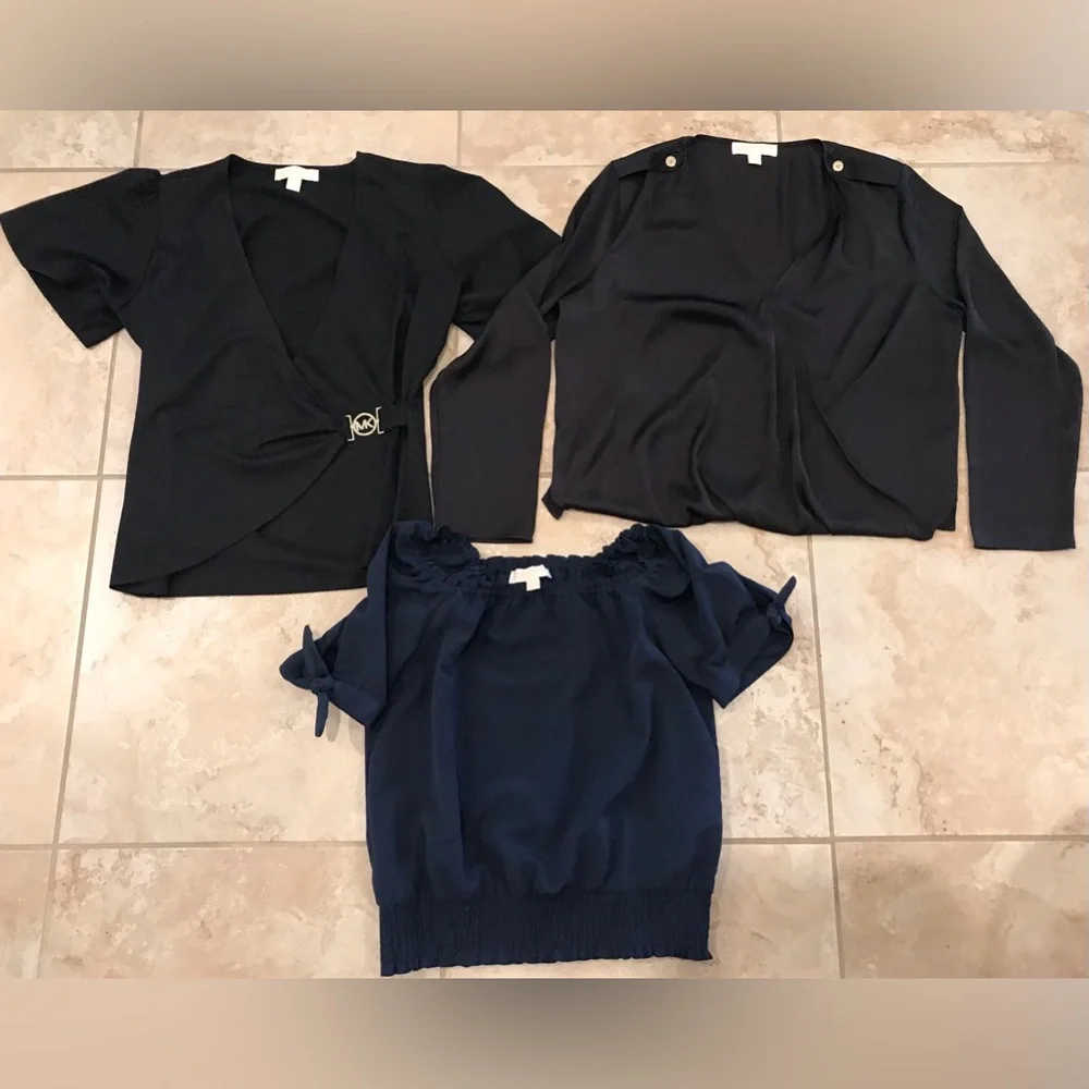 *Michael Kors* Neutral Tops Bundle of 3: Blue (M) & X2 Black (L) - Picture 16 of 16